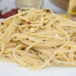 Pasta aglio olio e peperoncino